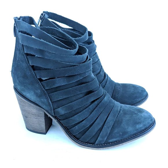 Free People Shoes - 🖤 Free People Black Leather Zip up heels Size 41 🖤